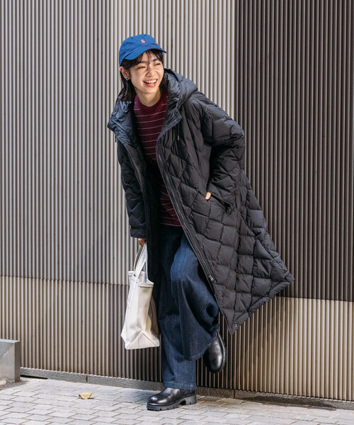 フード付きダウンジャケット マスタード ナンガのメンズ＆ウィメンズダウンジャケット、防水透湿素材や難