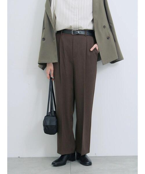 Samansa Mos2 blue（サマンサモスモスブルー）の「【イージーケア・吸水速乾】マルチスタイルタックストレートパンツ（その他パンツ・レディース・ブラック/グリーン/チャコールグレー/ブラウン/グレー・L/S/M/SS）」の4枚目の写真