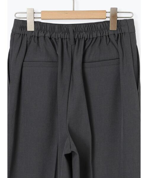 Samansa Mos2 blue（サマンサモスモスブルー）の「【イージーケア・吸水速乾】マルチスタイルタックストレートパンツ（その他パンツ・レディース・ブラック/グリーン/チャコールグレー/ブラウン/グレー・L/S/M/SS）」の9枚目の写真