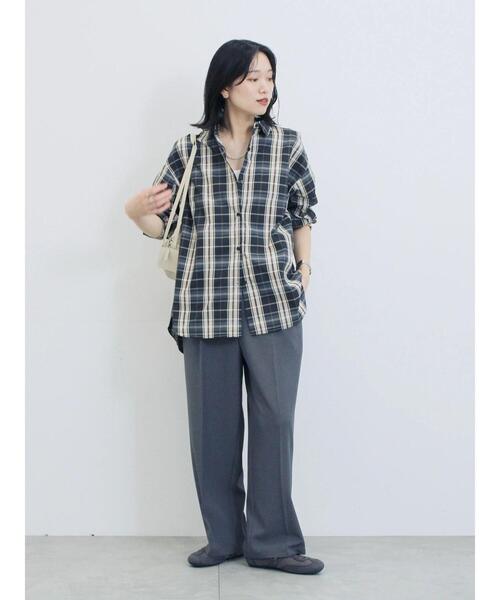 Samansa Mos2 blue（サマンサモスモスブルー）の「【イージーケア・吸水速乾】マルチスタイルタックストレートパンツ（その他パンツ・レディース・ブラック/グリーン/チャコールグレー/ブラウン/グレー・L/S/M/SS）」の11枚目の写真