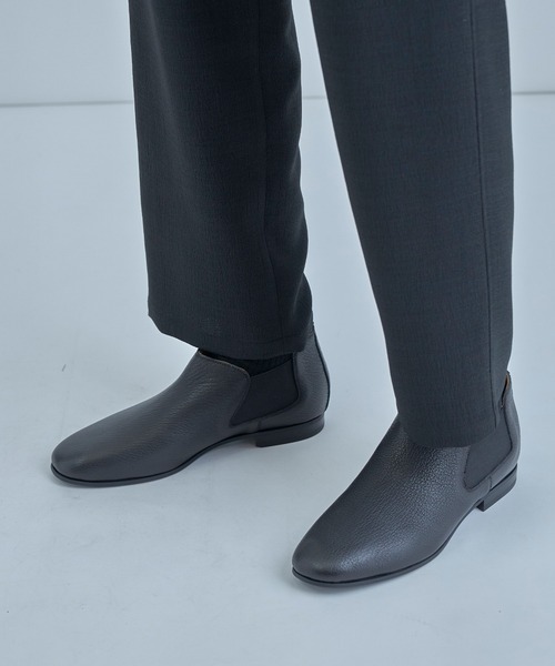 MEN'S BIGI(メンズビギ)の「山羊皮サイドゴアブーツ(ブーツ・メンズ・ベージュ/ブラック・01/03/02)」の9枚目の写真