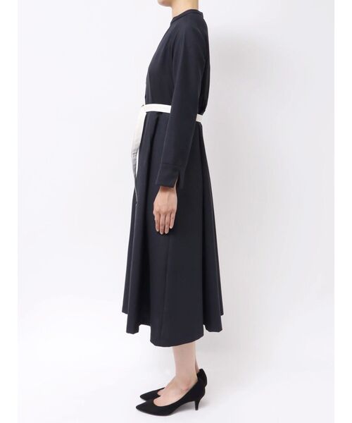 TONAL（トーナル）の「パールボタンフレアワンピース（ワンピース・レディース・ベージュ/ネイビー/ボルドー・MEDIUM）」の12枚目の写真