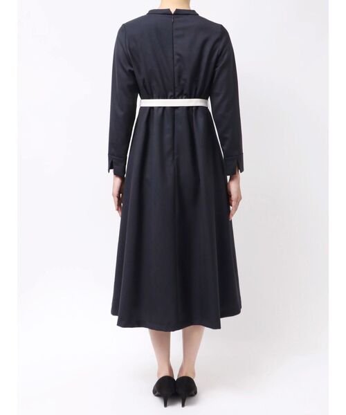 TONAL（トーナル）の「パールボタンフレアワンピース（ワンピース・レディース・ベージュ/ネイビー/ボルドー・MEDIUM）」の11枚目の写真