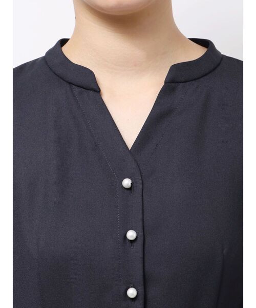 TONAL（トーナル）の「パールボタンフレアワンピース（ワンピース・レディース・ベージュ/ネイビー/ボルドー・MEDIUM）」の10枚目の写真