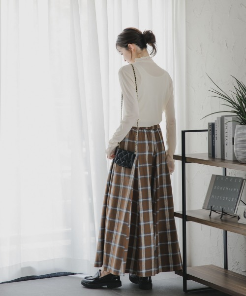 slattgir(スラットジール)の「高身長 シアーハイネックプルオーバー(トールサイズ)Essenave(Tシャツ/カットソー・レディース・ブラック/クリーム・TM/TL/TLL/T3L/T4L/T5L)」の8枚目の写真