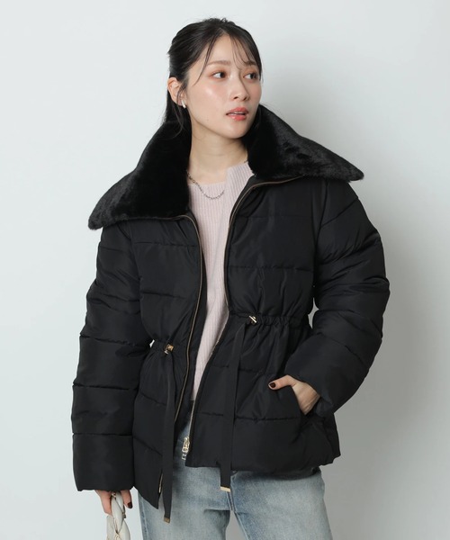 Apuweiser-riche（アプワイザーリッシェ）の「スタンドファーミドルコート（ダウンジャケット/コート・レディース・ブラック/オフホワイト/グレイッシュベージュ・1/2）」の5枚目の写真