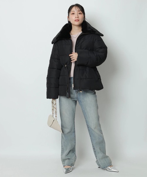 Apuweiser-riche（アプワイザーリッシェ）の「スタンドファーミドルコート（ダウンジャケット/コート・レディース・ブラック/オフホワイト/グレイッシュベージュ・1/2）」の11枚目の写真