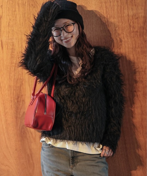 AMELY(エミリー)の「Vネックシャギーニットトップス(ニット/セーター・レディース・アイボリー/ブラック/ベージュ/ライトグレー/ブラウン・フリー)」の3枚目の写真