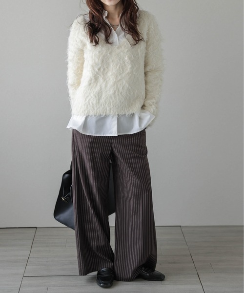 AMELY(エミリー)の「Vネックシャギーニットトップス(ニット/セーター・レディース・アイボリー/ブラック/ベージュ/ライトグレー/ブラウン・フリー)」の6枚目の写真