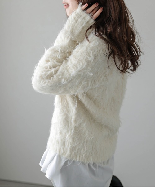 AMELY(エミリー)の「Vネックシャギーニットトップス(ニット/セーター・レディース・アイボリー/ブラック/ベージュ/ライトグレー/ブラウン・フリー)」の7枚目の写真