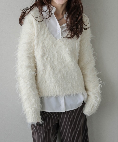AMELY(エミリー)の「Vネックシャギーニットトップス(ニット/セーター・レディース・アイボリー/ブラック/ベージュ/ライトグレー/ブラウン・フリー)」の8枚目の写真