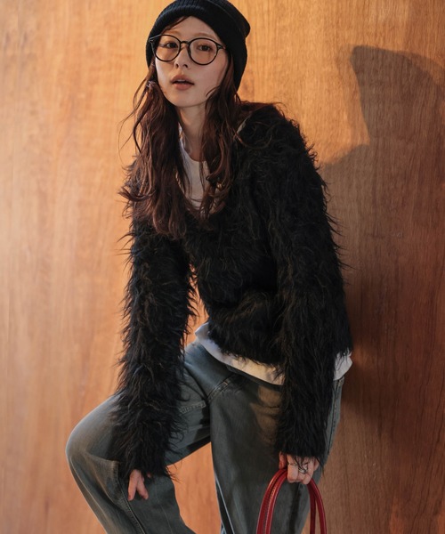 AMELY(エミリー)の「Vネックシャギーニットトップス(ニット/セーター・レディース・アイボリー/ブラック/ベージュ/ライトグレー/ブラウン・フリー)」の9枚目の写真