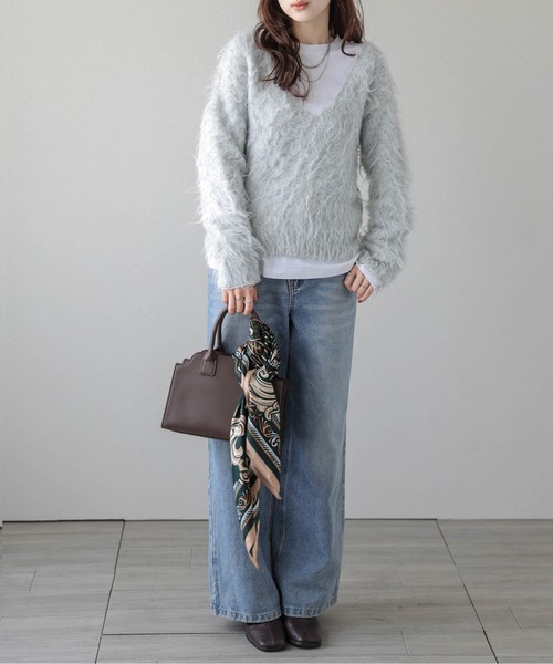 AMELY(エミリー)の「Vネックシャギーニットトップス(ニット/セーター・レディース・アイボリー/ブラック/ベージュ/ライトグレー/ブラウン・フリー)」の14枚目の写真