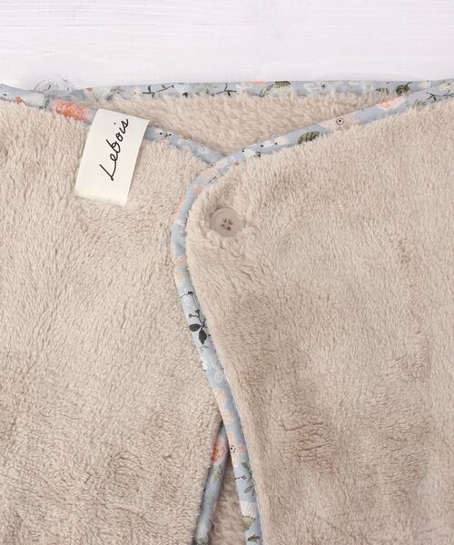 one'sterrace（ワンズテラス）の「【あったか】ルボア ひざ掛け 花柄パイピング（ブランケット・レディース・ベージュ系8/ピンク系9・99）」の5枚目の写真