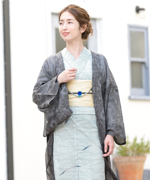 SOUBIEN(ソウビエン)の「選べる24種!大人可愛い透け感のあるレディース羽織(和装小物・レディース・ピンクベージュ/アイボリー/ベージュ/ライトグレー/ダルブルー系/ライトブルーグレー/グリーン系3/ライトブラウン/クリーム/パープル系/グレー系/杢グレー/パープル系1/ブルー系/ダルブルー系1/グレー系1/ライトピンク・FREE)」の6枚目の写真