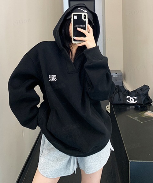 Dalfwin(ダールフィン)の「韓国ファッション OISIS刺繍ロゴVネックフーディー(パーカー・レディース・グレー/ブラック・FREE)」の2枚目の写真