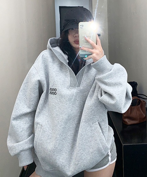 Dalfwin(ダールフィン)の「韓国ファッション OISIS刺繍ロゴVネックフーディー(パーカー・レディース・グレー/ブラック・FREE)」の15枚目の写真