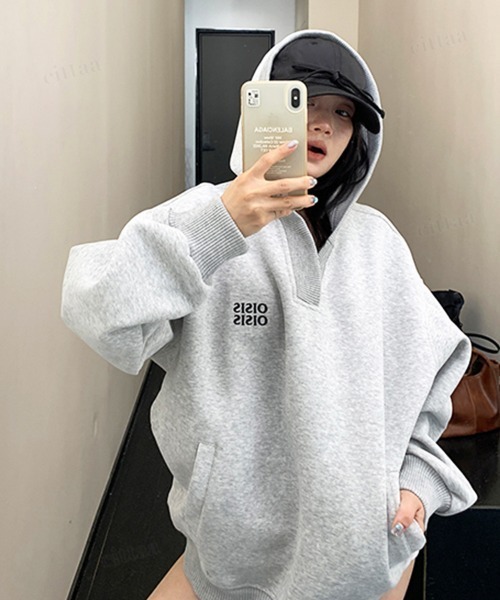 Dalfwin(ダールフィン)の「韓国ファッション OISIS刺繍ロゴVネックフーディー(パーカー・レディース・グレー/ブラック・FREE)」の11枚目の写真