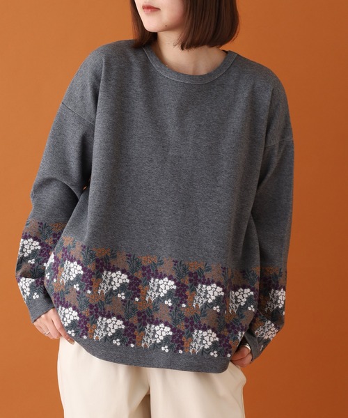 Emago(イマゴ)の「EMAGO 花の丘刺繍プルオーバー 長袖(Tシャツ/カットソー・レディース・杢グレー/アイボリー/レッド・FREE)」の2枚目の写真