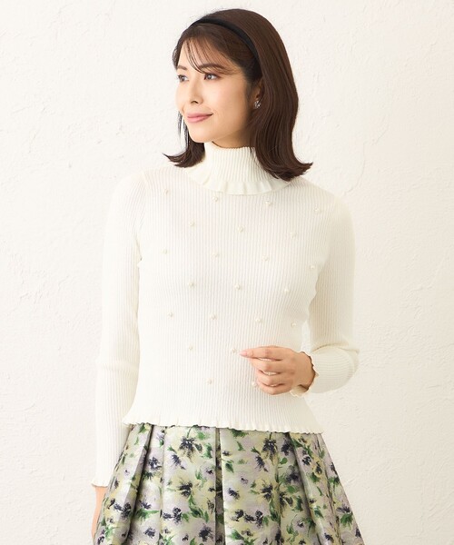 TO BE CHIC(トゥー ビー シック)の「パールビジュー ケーブルリブニット(ニット/セーター・レディース・ピンク系その他2/イエロー/ブラック/オフホワイト・40/42)」の1枚目の写真