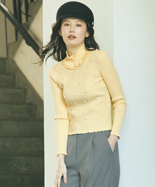 TO BE CHIC(トゥー ビー シック)の「パールビジュー ケーブルリブニット(ニット/セーター・レディース・ピンク系その他2/イエロー/ブラック/オフホワイト・40/42)」の3枚目の写真