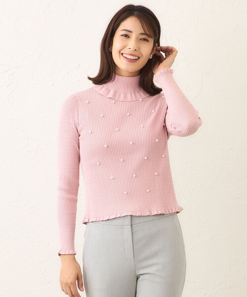 TO BE CHIC(トゥー ビー シック)の「パールビジュー ケーブルリブニット(ニット/セーター・レディース・ピンク系その他2/イエロー/ブラック/オフホワイト・40/42)」の4枚目の写真