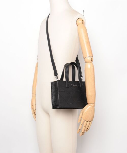 Guess(ゲス)の「FINNEAS Mini Tote トートバッグ (トートバッグ・レディース・ブラック・ONE SIZE)」の10枚目の写真