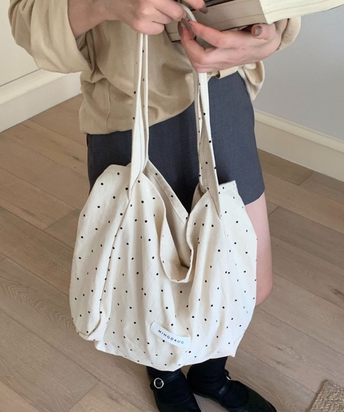 Vipoa(ヴィポア)の「ドットデザイントートバッグ(トートバッグ・レディース・ホワイト/ブラウン/レッド/ネイビー・FREE)」の5枚目の写真