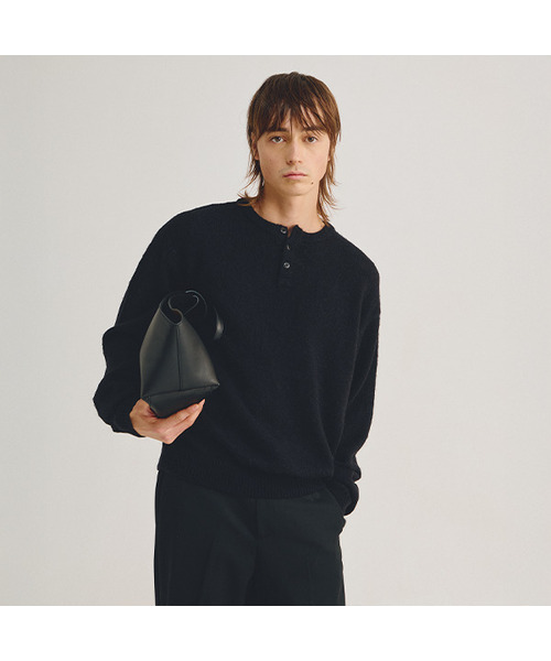 LMOOD(エルムード)の「パブロブラシドモヘアウールヘンリーネックニット (3カラー)(ニット/セーター・メンズ・ブラック/ダークグレー/クリーム・46/48/44)」の2枚目の写真