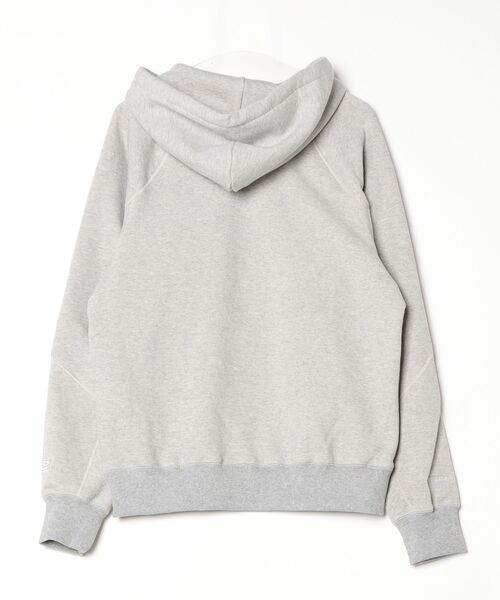 NEW BALANCE(ニューバランス)の「NB GREY レギュラーフィットフーディ(パーカー・メンズ・スミクロ/サンドグレー・SMALL/MEDIUM/LARGE/X-LARGE/XX-LARGE)」の13枚目の写真