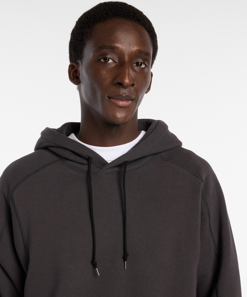 NEW BALANCE(ニューバランス)の「NB GREY レギュラーフィットフーディ(パーカー・メンズ・スミクロ/サンドグレー・SMALL/MEDIUM/LARGE/X-LARGE/XX-LARGE)」の5枚目の写真