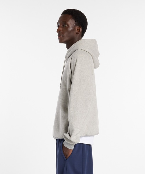 NEW BALANCE(ニューバランス)の「NB GREY レギュラーフィットフーディ(パーカー・メンズ・スミクロ/サンドグレー・SMALL/MEDIUM/LARGE/X-LARGE/XX-LARGE)」の8枚目の写真