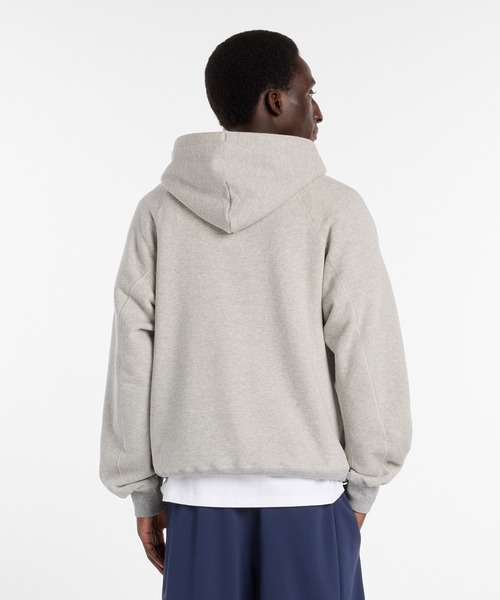 NEW BALANCE(ニューバランス)の「NB GREY レギュラーフィットフーディ(パーカー・メンズ・スミクロ/サンドグレー・SMALL/MEDIUM/LARGE/X-LARGE/XX-LARGE)」の9枚目の写真