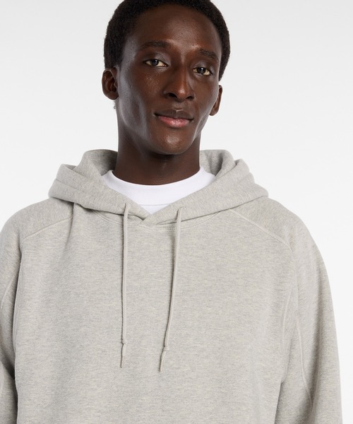 NEW BALANCE(ニューバランス)の「NB GREY レギュラーフィットフーディ(パーカー・メンズ・スミクロ/サンドグレー・SMALL/MEDIUM/LARGE/X-LARGE/XX-LARGE)」の10枚目の写真
