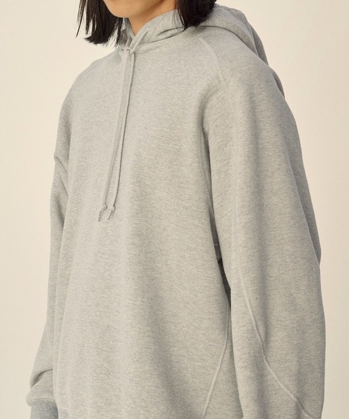 NEW BALANCE(ニューバランス)の「NB GREY レギュラーフィットフーディ(パーカー・メンズ・スミクロ/サンドグレー・SMALL/MEDIUM/LARGE/X-LARGE/XX-LARGE)」の17枚目の写真