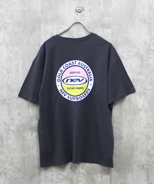 NEV（ネブ）の「【NEV】オーバーサイズ グラフィックプリント Tシャツ（Tシャツ/カットソー・メンズ・グレー系その他/オフホワイト/杢グレー/ダークグリーン/ホワイト系その他/チャコール/ネイビー/ブルー系その他・MEDIUM/LARGE/X-LARGE）」の5枚目の写真