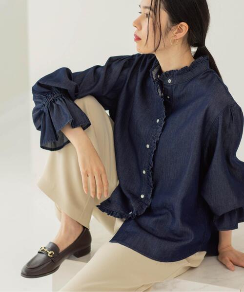 OPAQUE.CLIP（オペークドットクリップ）の「セルロース混デニムフリルブラウス【洗濯機OK】（シャツ/ブラウス・レディース・ネイビー/ブルー系その他・40/38/42）」の2枚目の写真