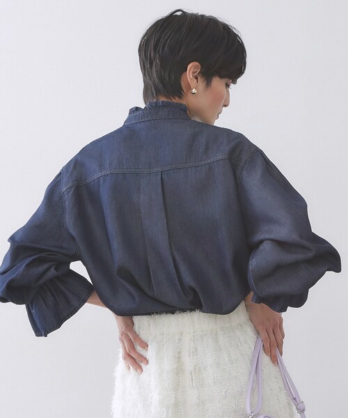OPAQUE.CLIP（オペークドットクリップ）の「セルロース混デニムフリルブラウス【洗濯機OK】（シャツ/ブラウス・レディース・ネイビー/ブルー系その他・40/38/42）」の16枚目の写真