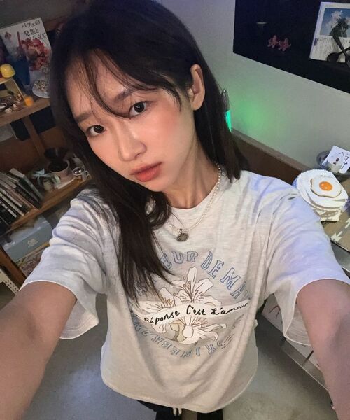 NONLOCAL（ノンローカル）の「[ノンローカルxイーサックバッグ] Lily Hand Drawing T-shirt - Light Grey（Tシャツ/カットソー・レディース・その他・FREE）」の8枚目の写真