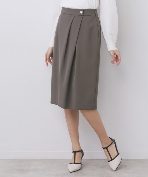 index(インデックス)の「アシンメトリーストレッチタックスカート/セットアップ対応【洗濯機OK/防シワ/イージーアイロン】(スカート・レディース・ネイビー/ブラック系7/ナチュラル/チャコールグレー・36/42/40/38)」の1枚目の写真