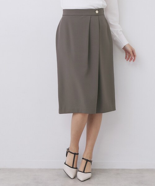 index(インデックス)の「アシンメトリーストレッチタックスカート/セットアップ対応【洗濯機OK/防シワ/イージーアイロン】(スカート・レディース・ネイビー/ブラック系7/ナチュラル/チャコールグレー・36/42/40/38)」の5枚目の写真