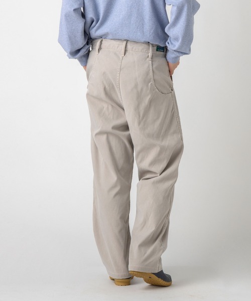 L.L.Bean(エルエルビーン)の「【JAPAN EDITION】プロスペクト・ダブル・ニー・パンツ(その他パンツ・メンズ・グレイッシュベージュ/グレー・MEDIUM/LARGE)」の4枚目の写真