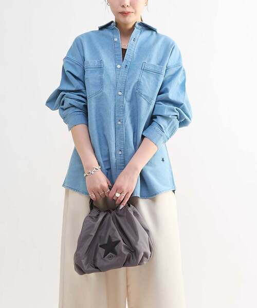 CONVERSE TOKYO（コンバーストウキョウ）の「STAR★ PATCH OVERSIZED DENIM SHIRT（シャツ/ブラウス・レディース・ホワイト/サックスブルー/ブラック・FREE）」の7枚目の写真