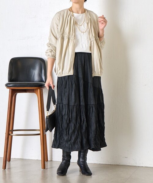 Jena espace merveilleux（ジェナ　エスパスメルヴェイユ）の「【さっと羽織れる】レーヨンナイロンギャザー切替ブルゾン（ノーカラージャケット・レディース・アイボリー/ブラック/ベージュ・FREE）」の6枚目の写真