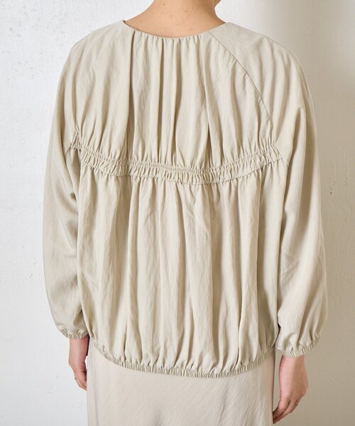 Jena espace merveilleux（ジェナ　エスパスメルヴェイユ）の「【さっと羽織れる】レーヨンナイロンギャザー切替ブルゾン（ノーカラージャケット・レディース・アイボリー/ブラック/ベージュ・FREE）」の20枚目の写真