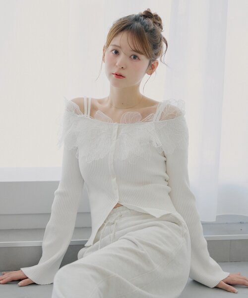 Chico（チコ）の「【SALON by Chico】フラワーレースオフショルリブデザインニット（カーディガン/ボレロ・レディース・グレー/ブラック/アイボリー・FREE）」の11枚目の写真