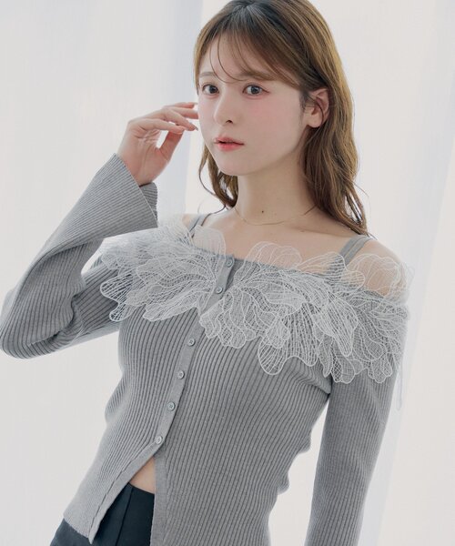 Chico（チコ）の「【SALON by Chico】フラワーレースオフショルリブデザインニット（カーディガン/ボレロ・レディース・グレー/ブラック/アイボリー・FREE）」の13枚目の写真