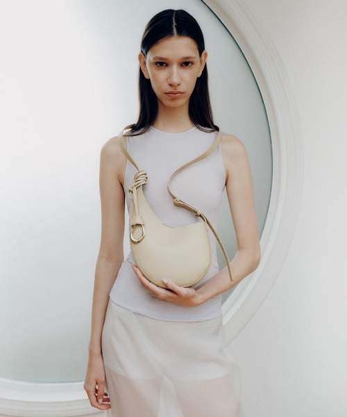 LE VERNIS（ル・ベルニ）の「[LE VERNIS] Poire mini shoulder（ショルダーバッグ・レディース・ブルー/ベージュ/ブラック・FREE）」の11枚目の写真