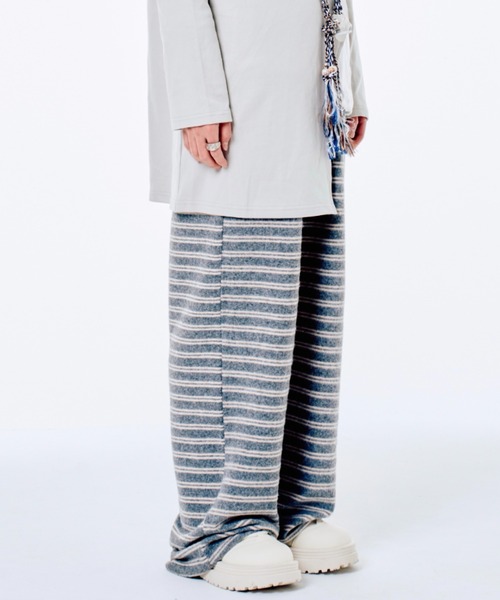 Never mind the XU / Chikashitsu+（ネバーマインド ザ エックスユー / チカシツプラス）の「【Nerd out XU】fleece stripe pants / 【ナードアウトエックスユー】フリースストライプイージーパンツ <着用動画あり>（スウェットパンツ・メンズ・ダークグレー/グレー・ONE SIZE）」の11枚目の写真