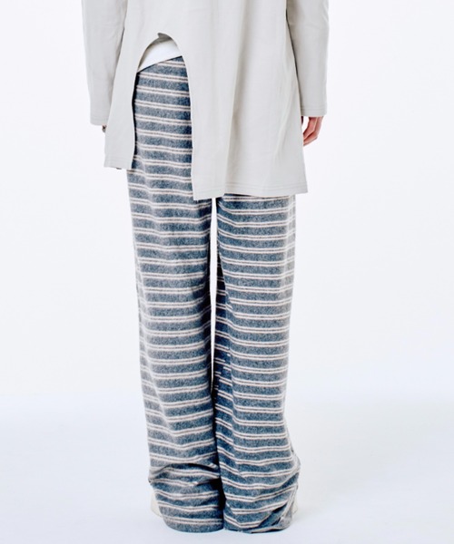 Never mind the XU / Chikashitsu+（ネバーマインド ザ エックスユー / チカシツプラス）の「【Nerd out XU】fleece stripe pants / 【ナードアウトエックスユー】フリースストライプイージーパンツ <着用動画あり>（スウェットパンツ・メンズ・ダークグレー/グレー・ONE SIZE）」の12枚目の写真